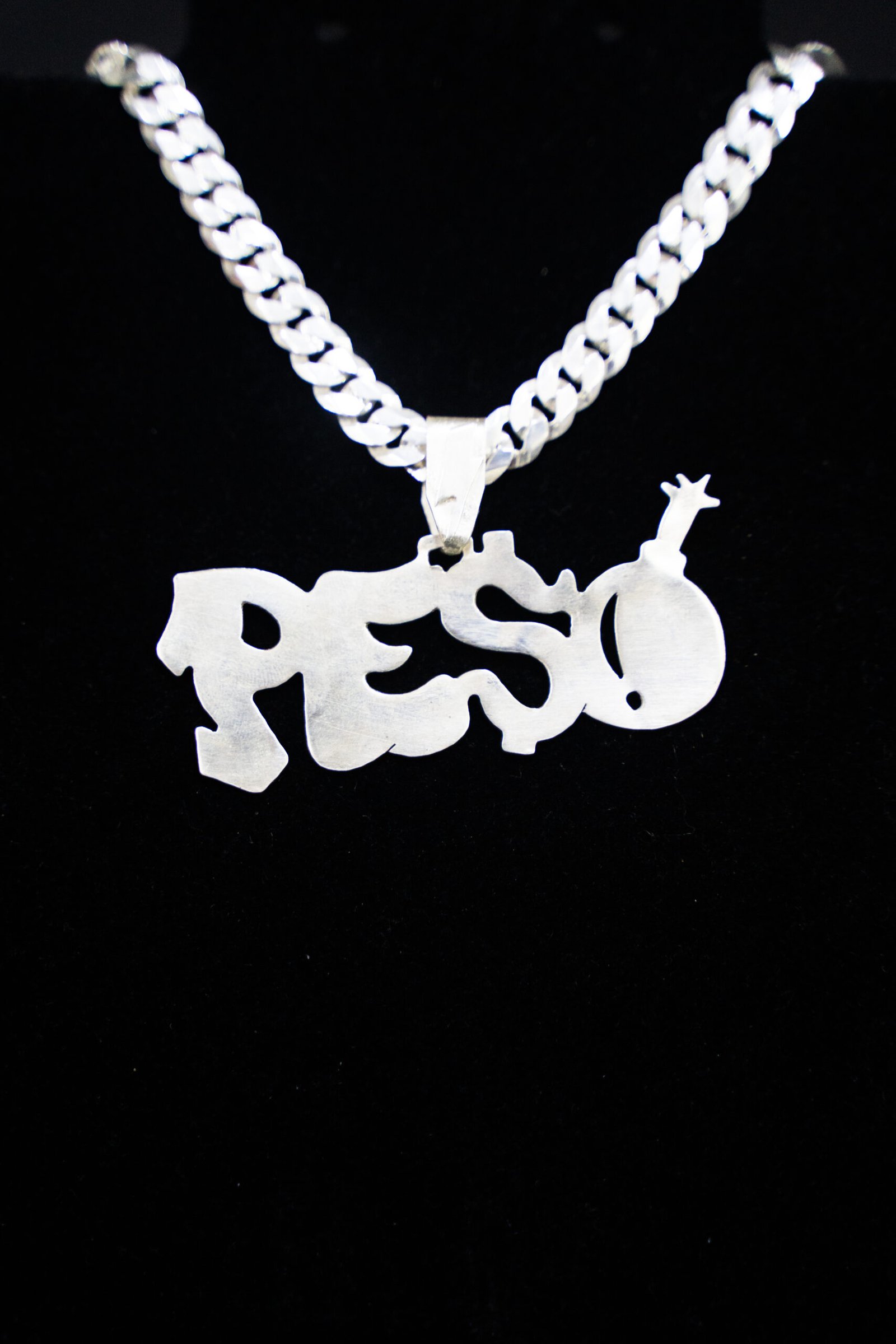 Pingente PESO em prata 925
